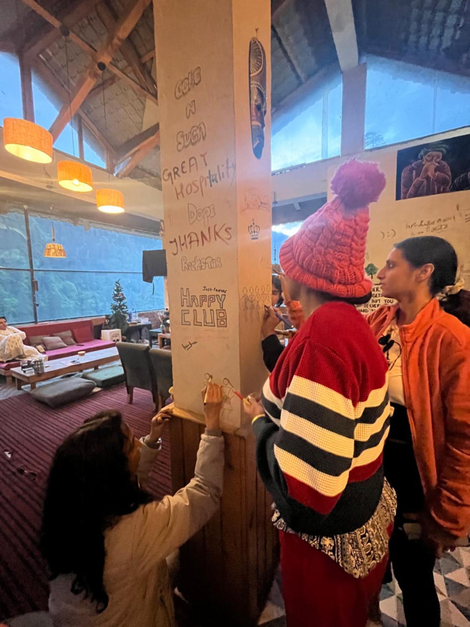Thepahadians Food & Stay Jibhi Экстерьер фото