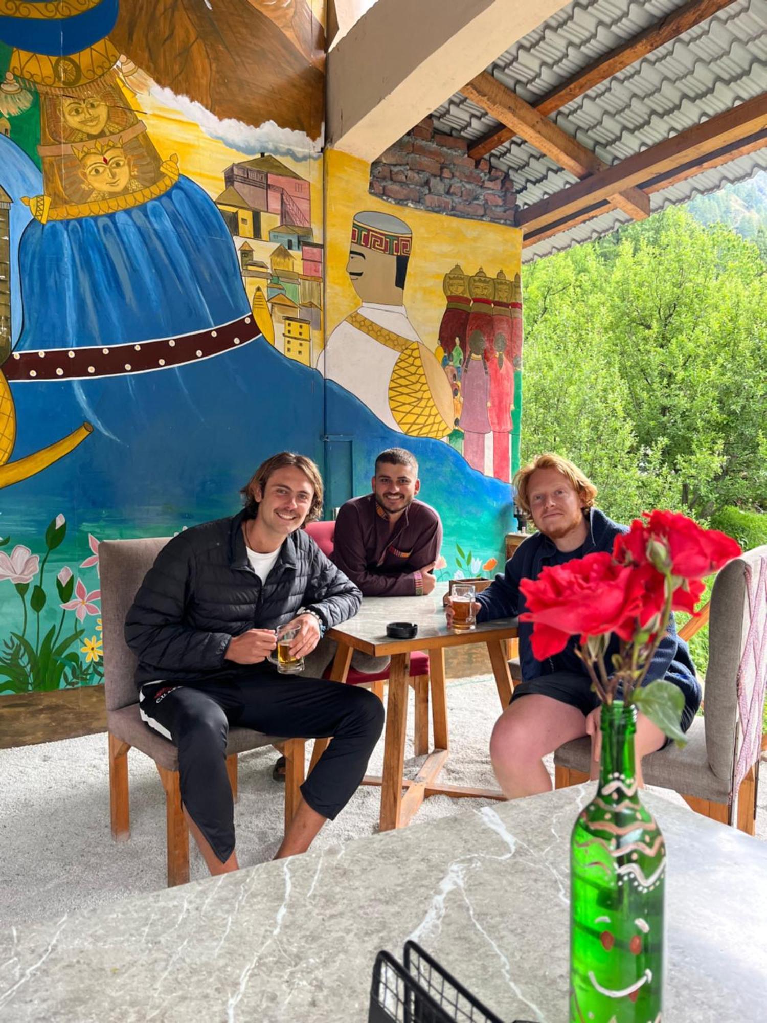 Thepahadians Food & Stay Jibhi Экстерьер фото
