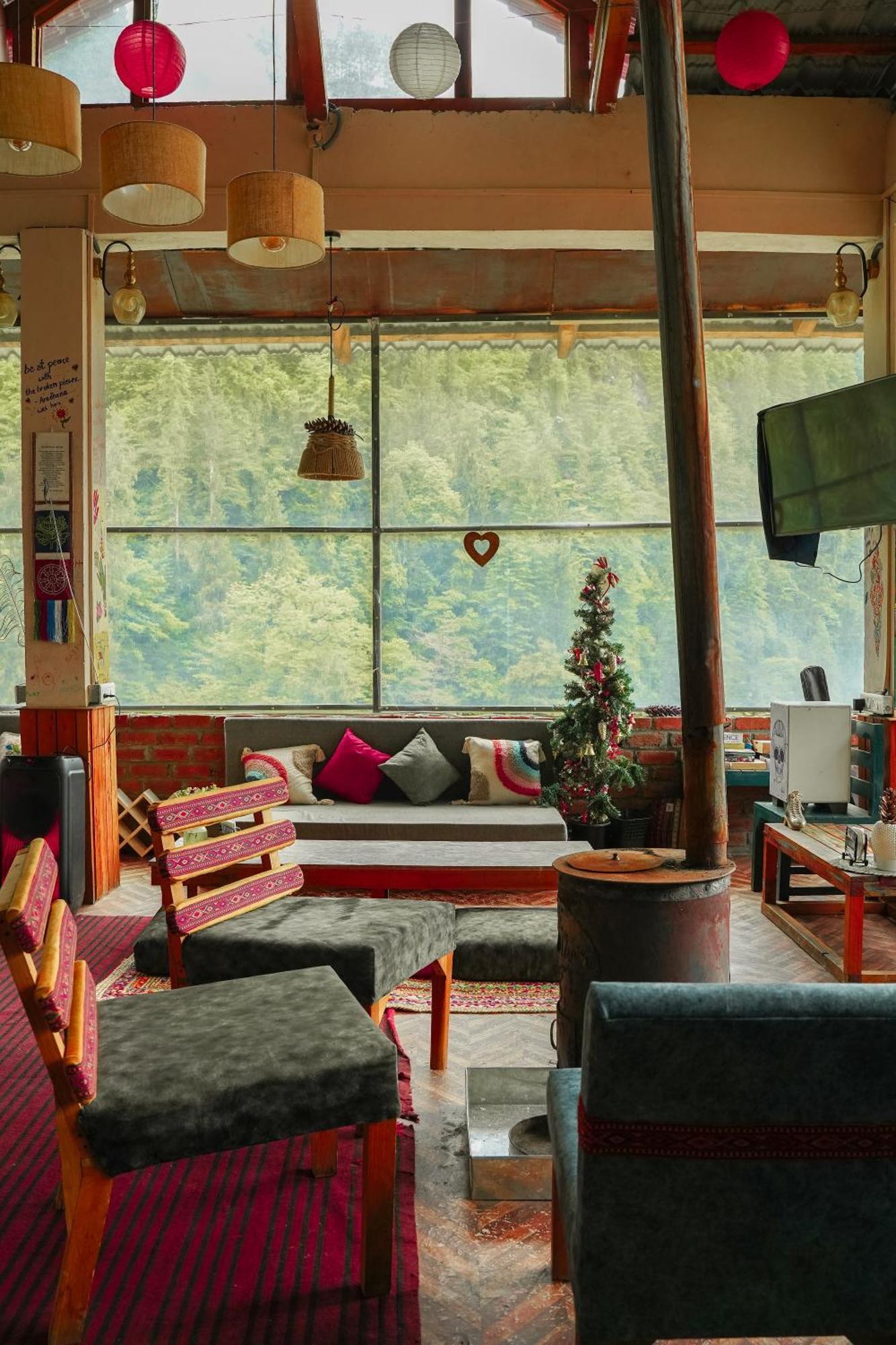 Thepahadians Food & Stay Jibhi Экстерьер фото